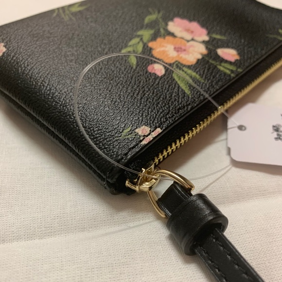 Coach | “Daisies” zipper Wristlets - Picture 6 of 8